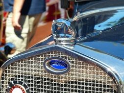 picture of the antique car