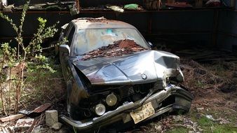 picture of the Rusted car