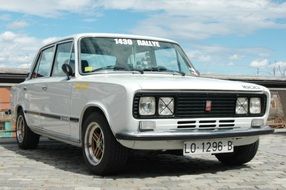 picture of the old white car