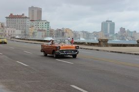 picture of the oldtimer cars in Cuba