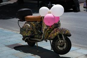 balloons on camouflage scooter