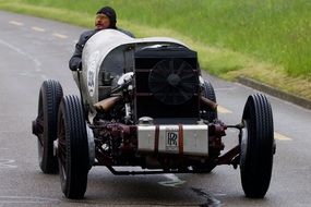 Rolls Royce as a retro car racing