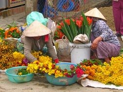 Vietnamese street flower sellers