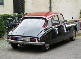 classic Citroen as a wedding car
