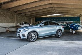 distant view of silver Mercedes-Benz