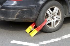 Immobilizer on a wheel