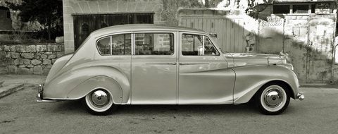 picture of the Vintage Car in monochrome