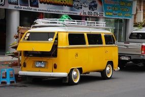 yellow volkswagen like a bus