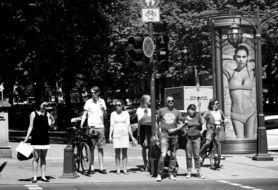 black and white photo of people at a pedestrian crossing in Dusseldorf