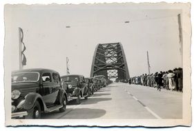 old photo of cars on the bridge