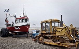 transportation of ship by tractor