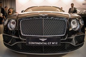 picture of the modern bentley car