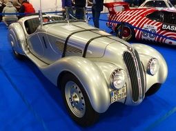 picture of the vintage car exhibition