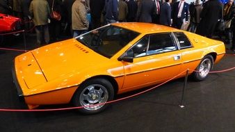 picture of the orange oldtimer car