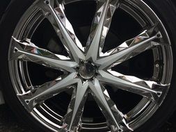 picture of the toyota car's wheel