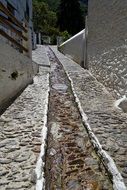 narrow street like stone pavement