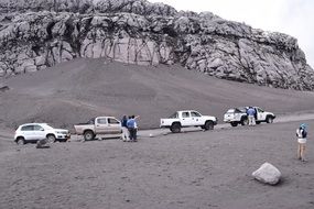 cars on the road to Nevado del Ruiz