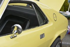 photo profile of a yellow vintage car