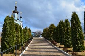 the road to the temple