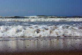 foam waves on the surf