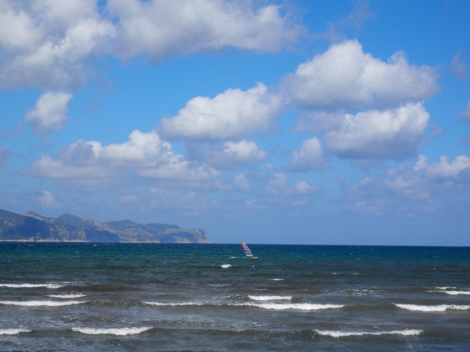 windsurfer in polisens bay