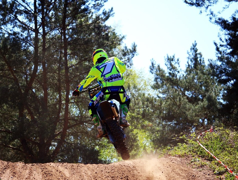 enduro like riding with obstacles