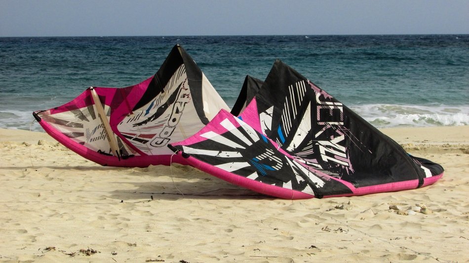 kitesurfing in makronissos