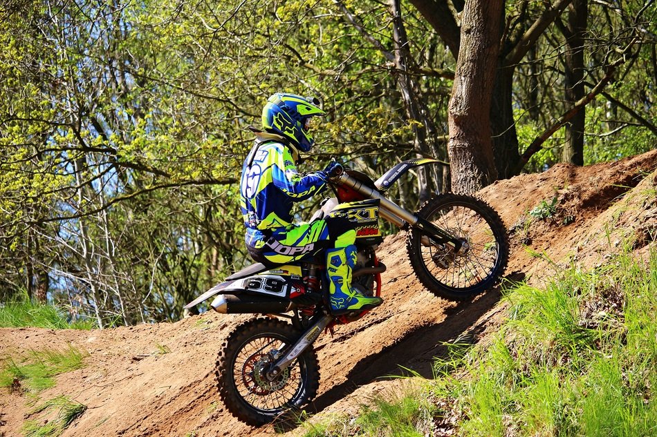 enduro as off-road driving