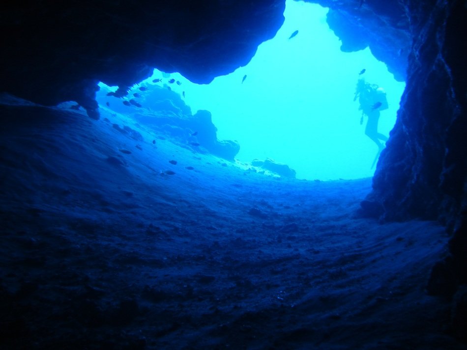 divers in the cave