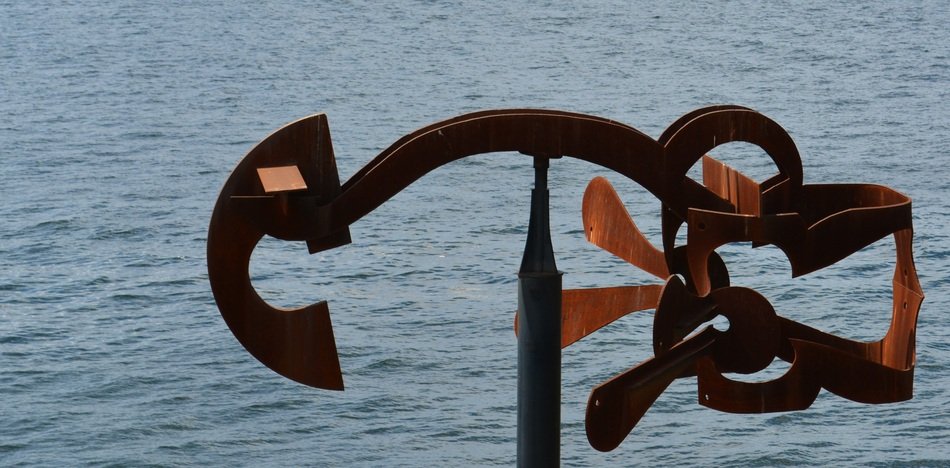 olympic sculptures near water in seattle