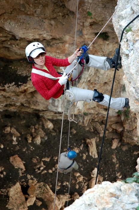 Sekpling on a rocks