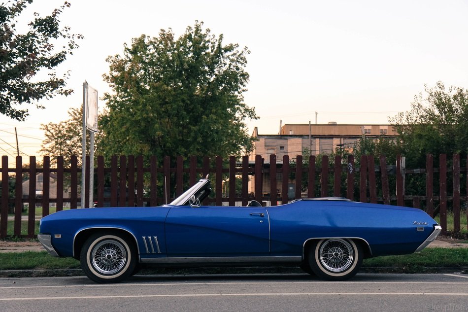 Picture of Blue Parked automobile