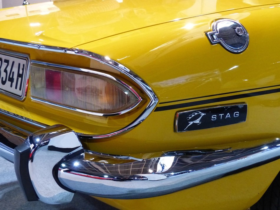 stag, oldtimer yellow car