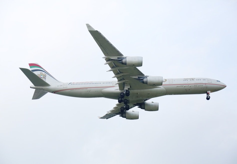 Plane 4 Turbines