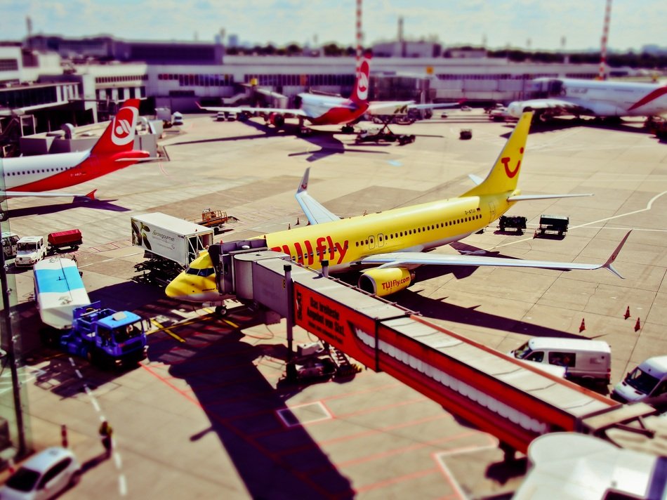 loading aircraft in the Düsseldorf airport