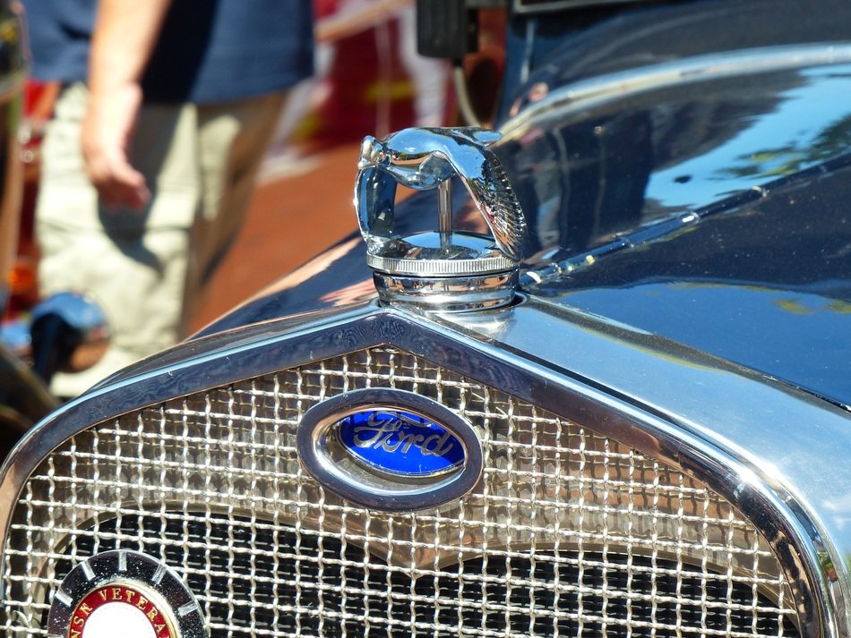 picture of the antique car