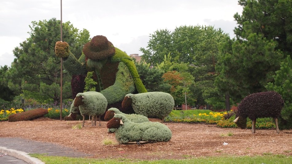 landscape shapes in a park in Montreal