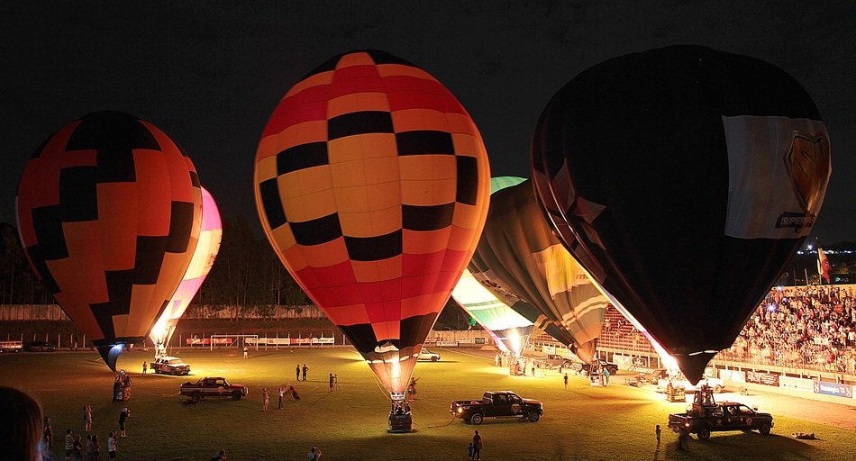 picture of the hot Air Balloons on a stadium