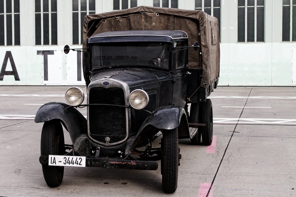 old car la-34442