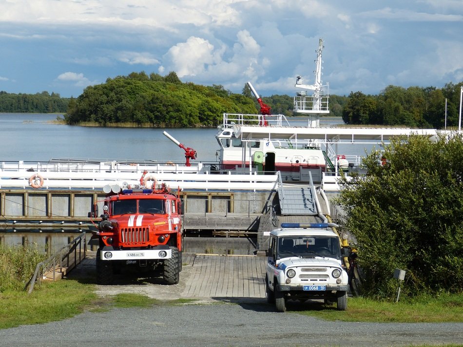 fire fighting boat and auto