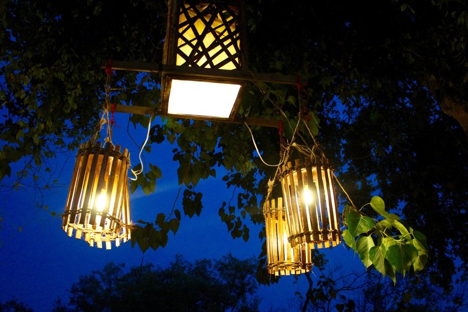 picture of the lighting lanterns at night