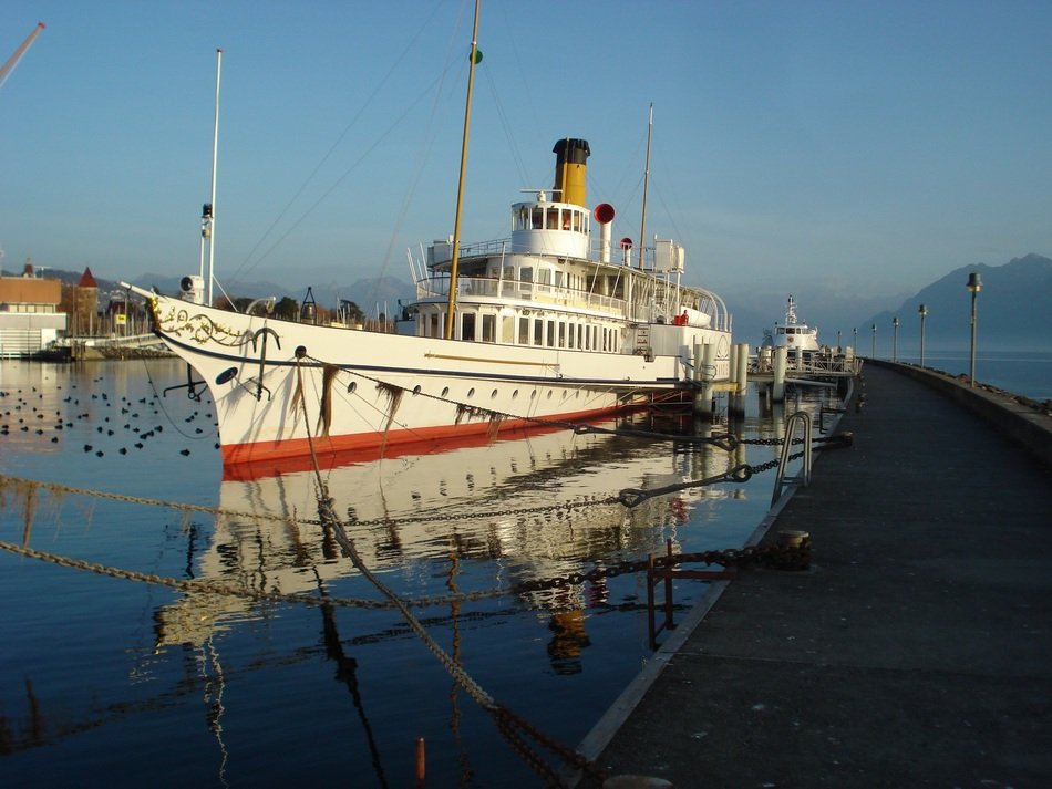picture of the Sternwheeler on a lake