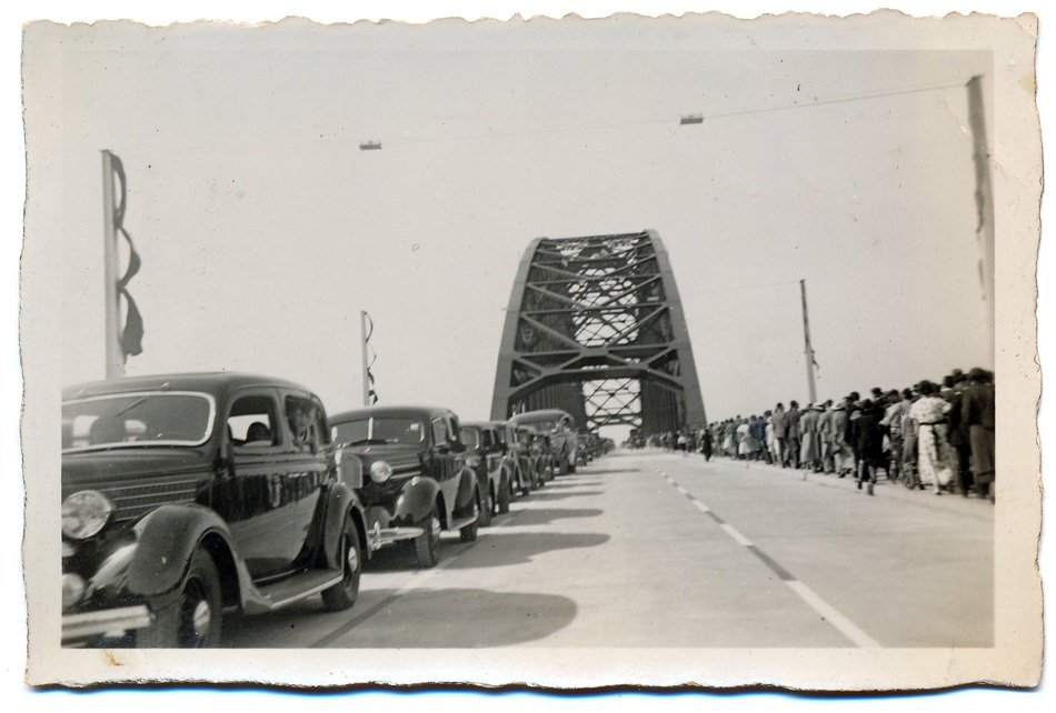 old photo of cars on the bridge