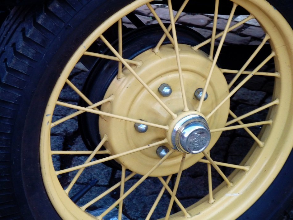 Picture of the Classic Car's wheel