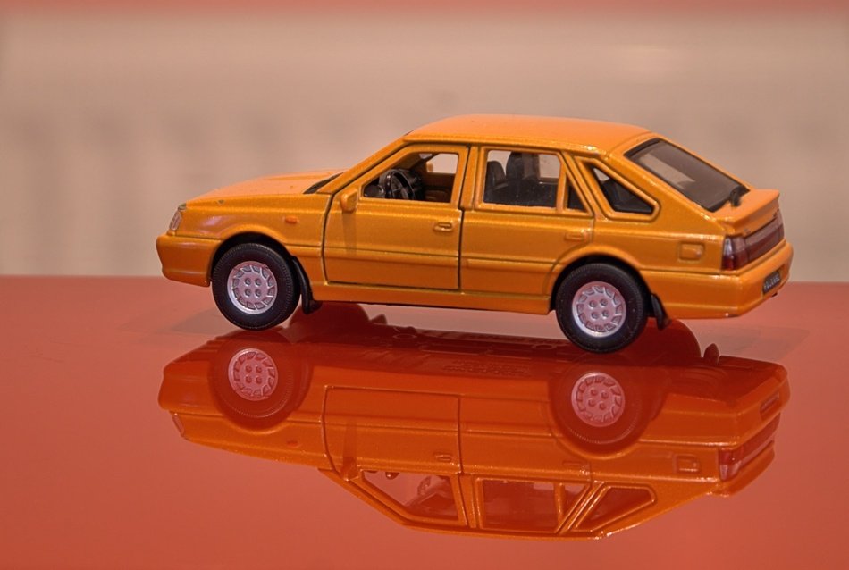 toy Model of Polonaise Car
