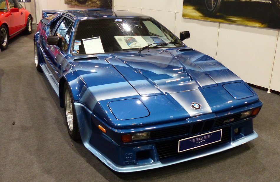 picture of the oldtimer car exhibition