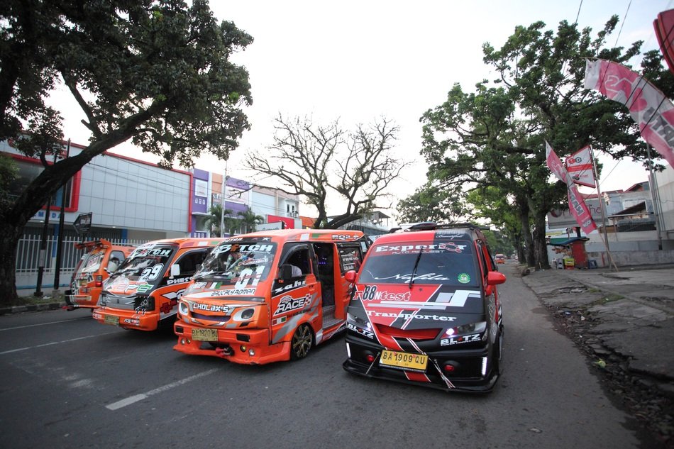 picture of the public transport in indonesia