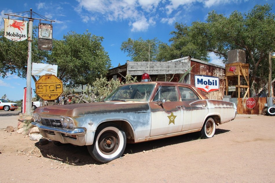 picture of the old dirty us car