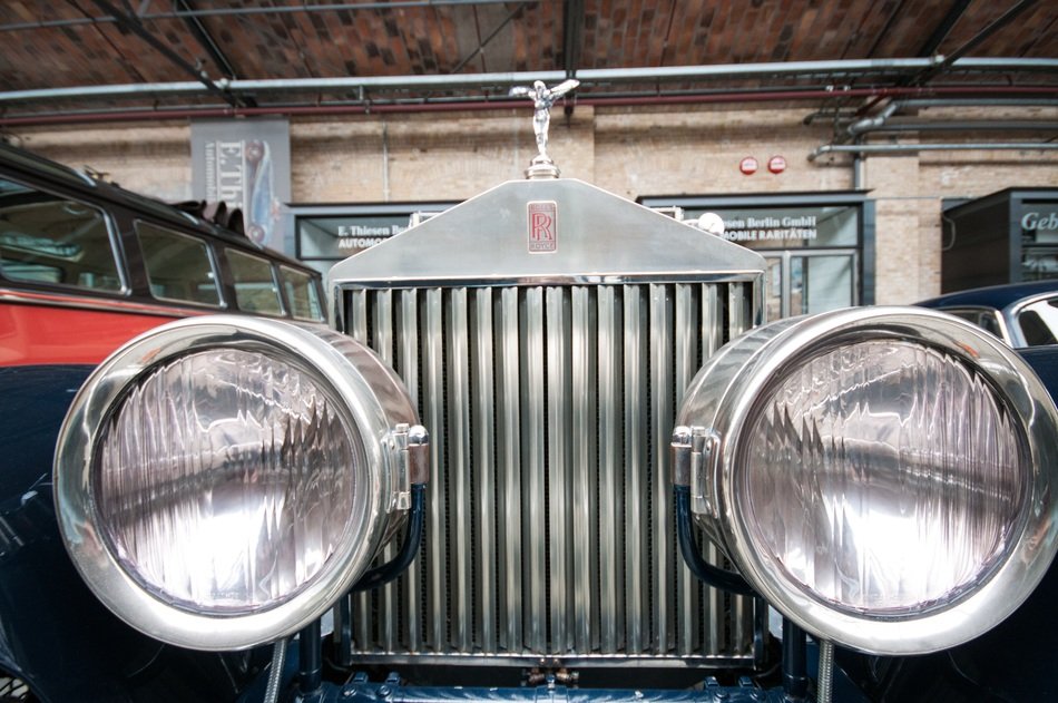 picture of the vintage classic car