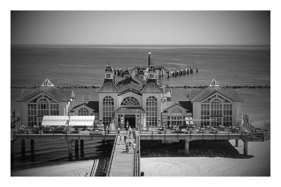 Black and white panoramic view of a seaside resort on the island of Rugen